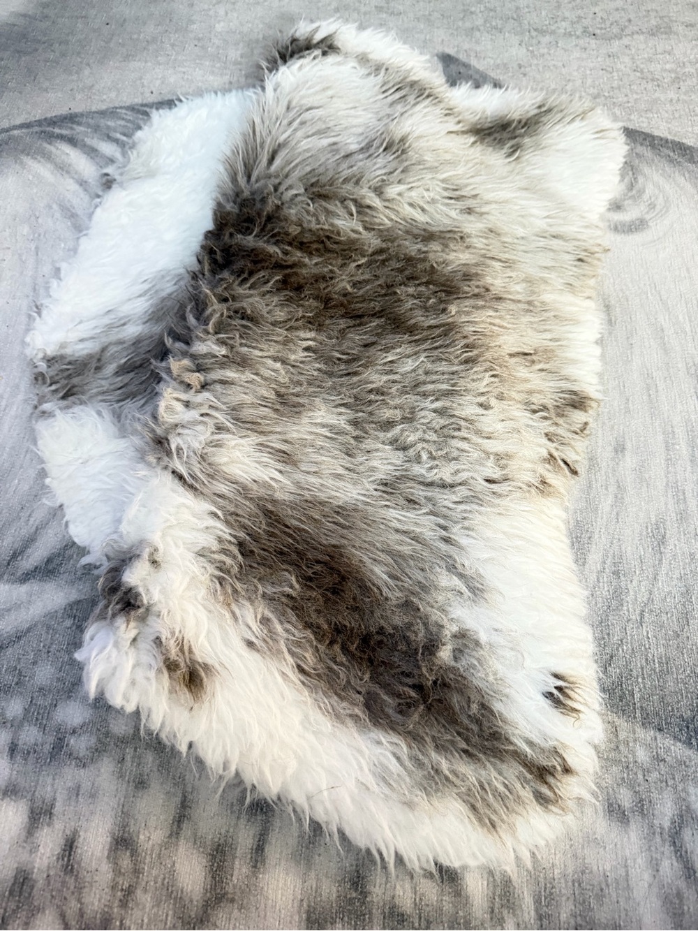 Luxury Faux Sheepskin Throw Rug - White and Brown